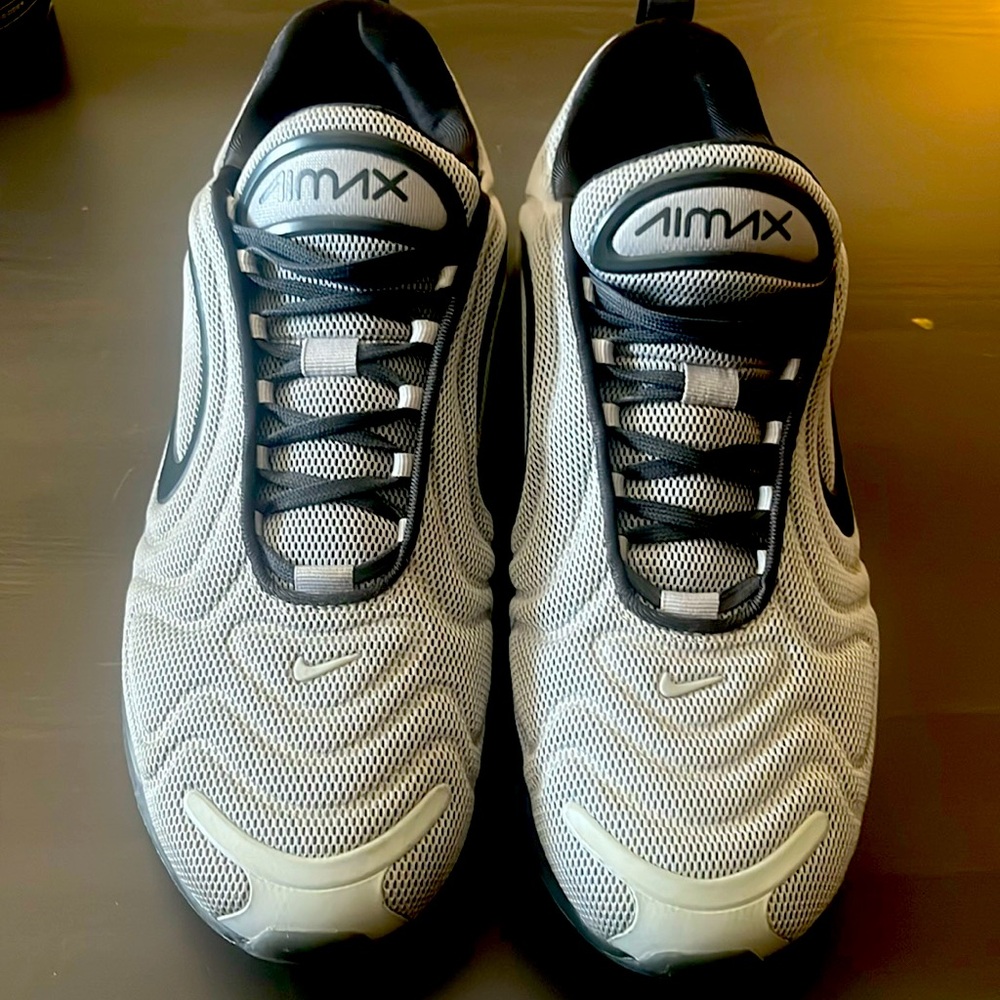 Nike Air AIMAX 720 shoes